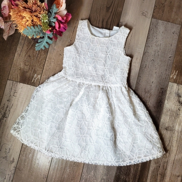 Carter's White Size 4T Floral Embroidered Sleeveleas Formal Girl's Dress EUC - Picture 1 of 10
